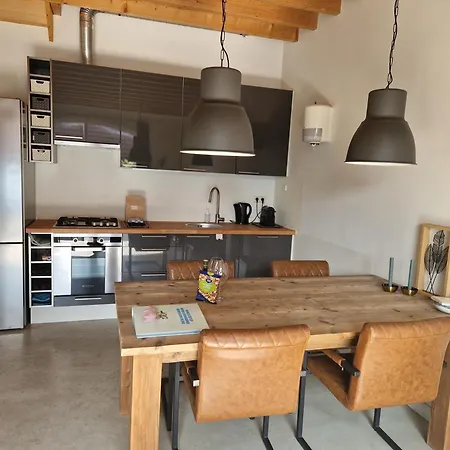 De Varkensstal * De Heurne